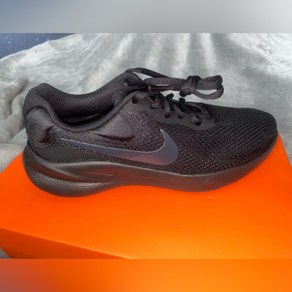 Women’s Nike Revolution 7